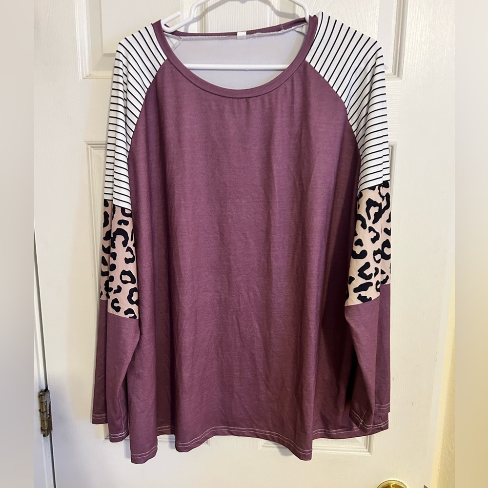 Women’s long sleeve cheeta print sleeves
